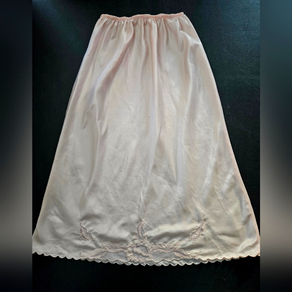 Vintage - Hand Embroidered Hem Windy Rose Pink Half Slip - Size M